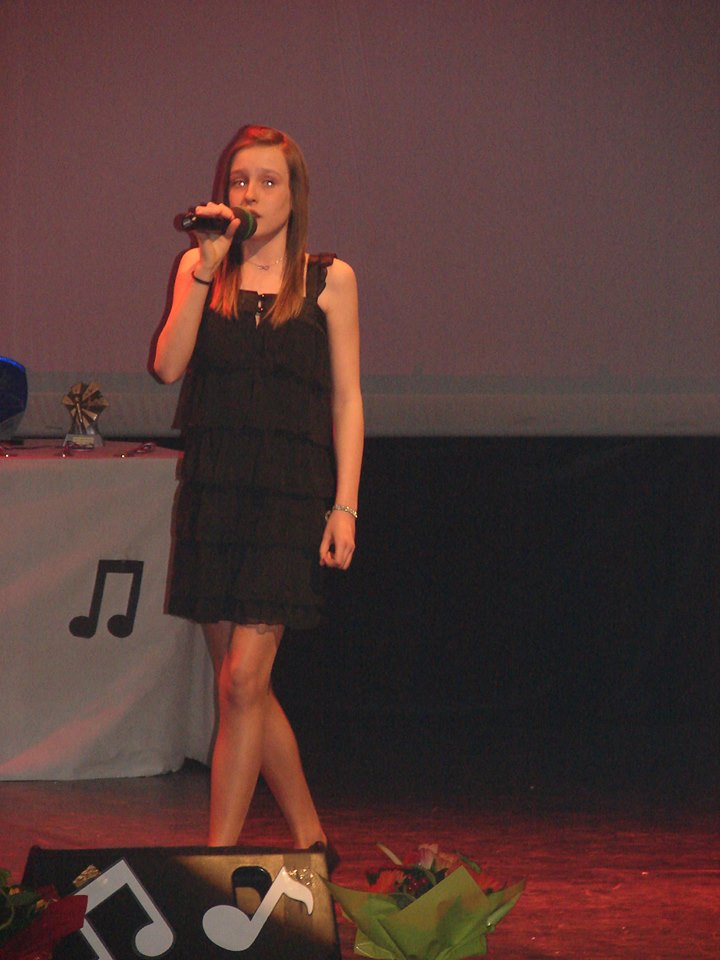 Chanteuse catégorie -12 à 16 ans